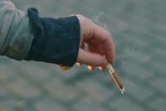 歩きたばこの中学生、注意されて逆ギレし警察に通報＝韓国ネットは警察官の対応を問題視