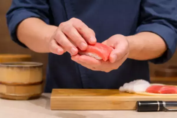 日本料理店の料理人が酩酊状態で調理、ぐちゃぐちゃのすしを客に出す―台湾