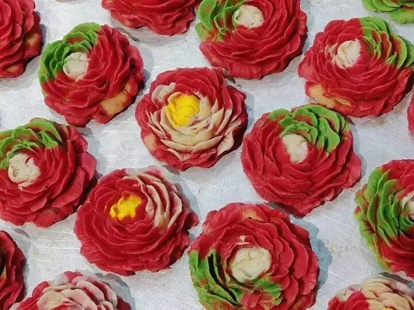 「まるで花！牡丹のジャム入りパイ菓子が人気の年越し商品に―中国」の画像