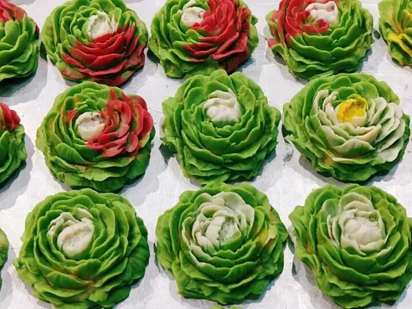 「まるで花！牡丹のジャム入りパイ菓子が人気の年越し商品に―中国」の画像