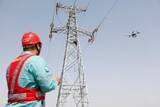 「寧夏・銀川、ドローンによる洗浄作業で電力網の安全リスクを解消―中国」の画像1