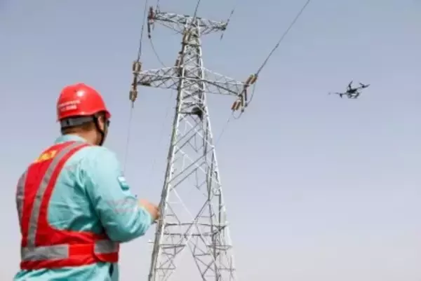 寧夏・銀川、ドローンによる洗浄作業で電力網の安全リスクを解消―中国