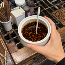 男性客が食べ終えた器に調味料を大量投入する無駄遣い、怒った店主が動画をさらし報復―中国