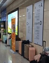 武漢の地下鉄駅構内に観光客のスーツケースがずらり、「安全な街」と話題に―中国