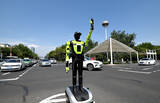 「河北省邯鄲市で人型ロボット「交通警察官」が勤務開始―中国」の画像2