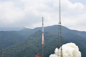 中国航天、年内に約100回の打ち上げを予定