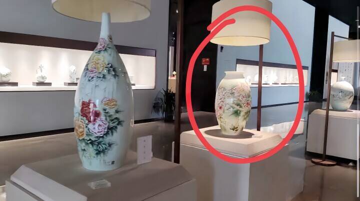 子どもが大花瓶を破損、博物館の「あまりにも寛大な措置」に疑問の声も―中国メディア