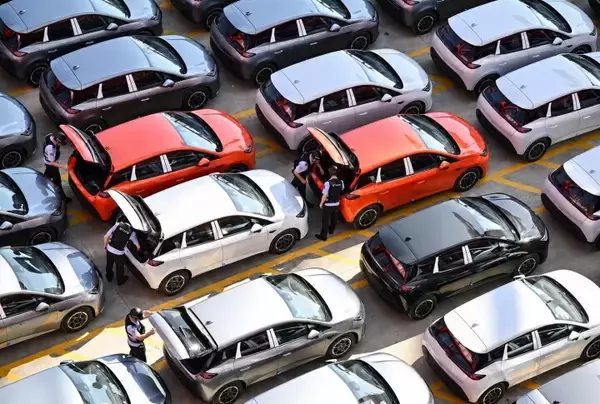 「新エネルギー車7273台が欧州に向け出港―江蘇省南通市」の画像