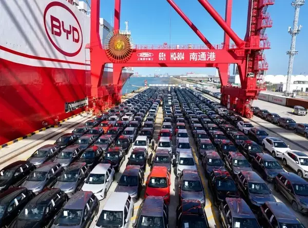 「新エネルギー車7273台が欧州に向け出港―江蘇省南通市」の画像