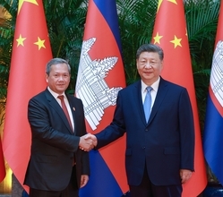 習主席 カンボジア首相と会見