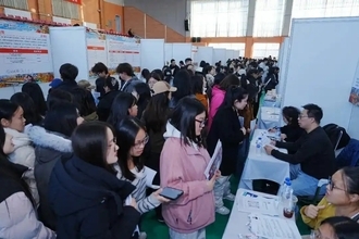 翻訳・通訳者からAIトレーナーへ、新たな就職先を開拓する外国語専攻の卒業生―中国