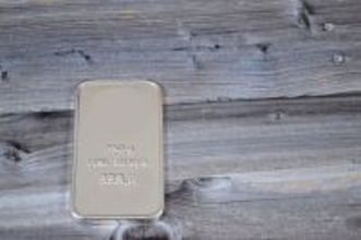 国際銀価格は1オンス当たり120ドル超に