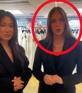 ミス・フィンランドの「つり目ポーズ」が波紋、議員らがまね―独メディア