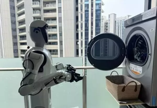 「中国初の家庭向け汎用ロボット、湖北省武漢市で体験運用開始」の画像
