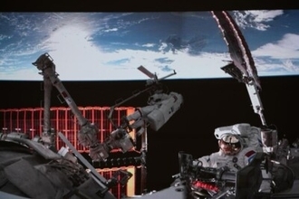 有人宇宙船「神舟21号」の宇宙飛行士、初の船外作業を完了―中国