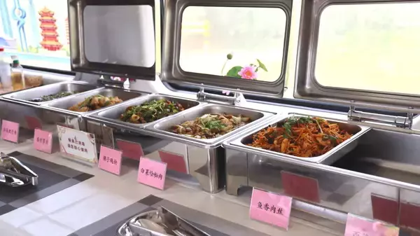 出来立ての料理をバイキング方式で食べられる列車が登場―中国