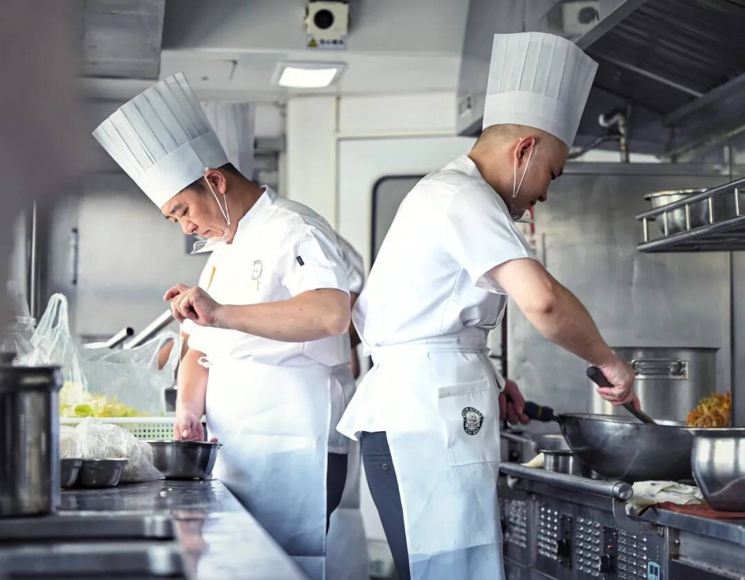 出来立ての料理をバイキング方式で食べられる列車が登場―中国