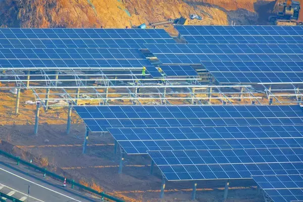 中国の年間電力使用量、初めて10兆kWh超え