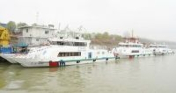 中国初の電動化改造公務船、長江本流で運用開始