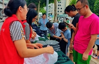 18年間にわたり、制服の再利用活動を続ける鄭州の小学校―中国