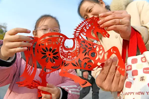 「龍馬に白馬 そして絵馬 「午年」のよもやま話〜清華大学・劉暁峰教授に聞く〜」の画像