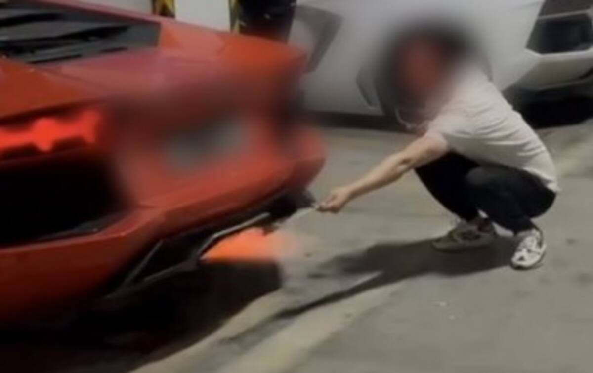 ランボルギーニのマフラーから出る火で肉を焼く男性 次の瞬間悲劇が 中国 21年5月31日 エキサイトニュース