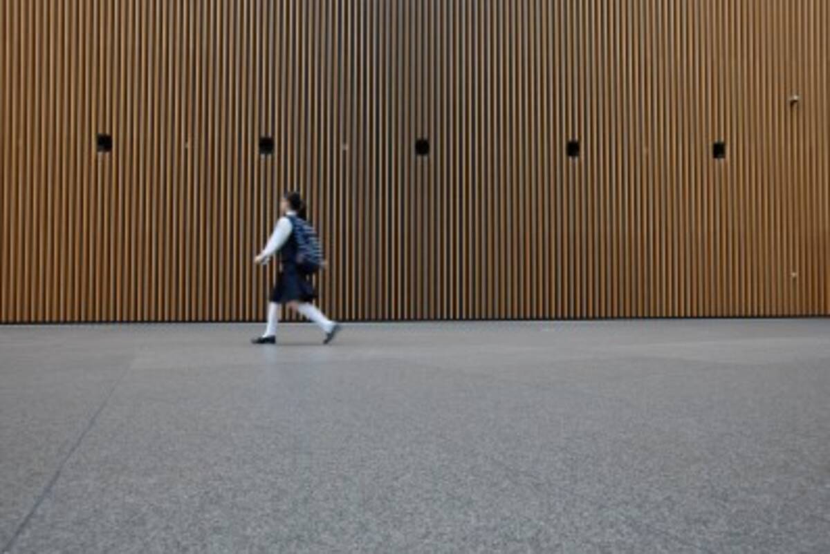 これが日本の民度の低さ 小学生が渡ろうとしているのに一向に止まらない車の映像が中国ネットで反響 21年6月3日 エキサイトニュース