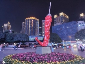 重慶の街中に高さ6メートルの巨大「トウガラシ」登場―中国