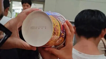 遅延便の乗客に配布したカップ麺が「期限切れ」、ウルムチ航空がおわび―中国