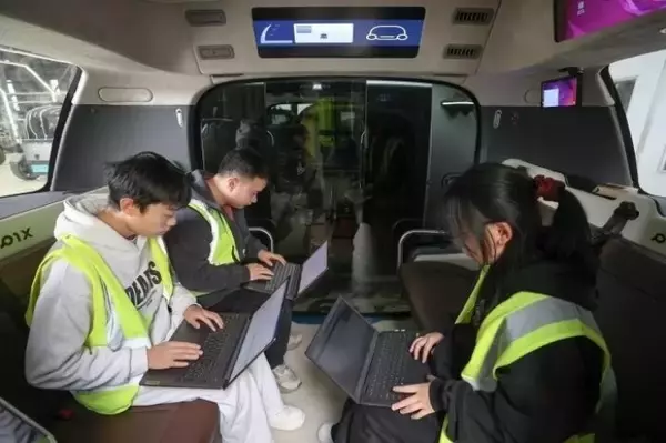 「貴陽市で無人運転ミニバスの生産ラインがフル稼働―中国」の画像