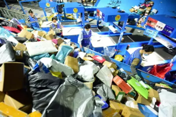 中国の巨大貿易黒字の裏に潜む影、日本と同様に「デフレマインド支配」の恐れも―英誌