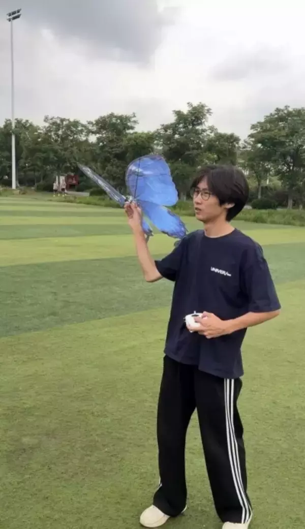大学生が手作りしたチョウ型飛行ロボットが3万5000円で売れる人気商品に―中国