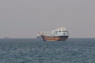 英海事当局「ホルムズ海峡で船舶に出所不明の飛翔体が命中」