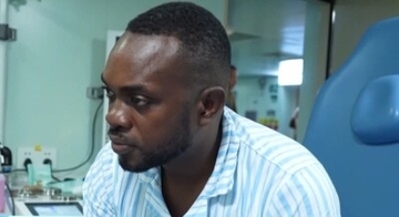 中国の病院船「シルクロードの箱舟」で完全分解性副性鼻腔ステント留置術を海外初実施