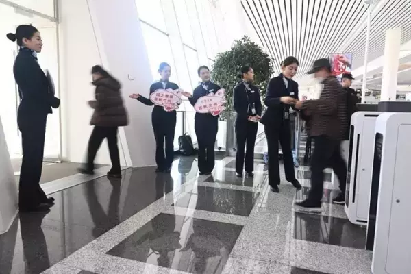 「高原空港に初就航、C919国産大型機が上海-蘭州定期路線に―中国」の画像