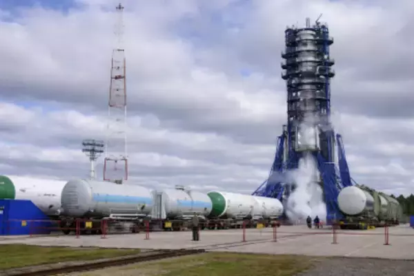 「ロシア、軍事衛星搭載ロケット「ソユーズ2.1a」を打ち上げ」の画像