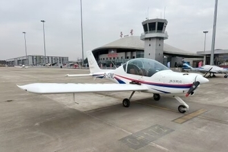 北京のビルに小型機衝突、中国全土で軽量固定翼機の飛行が停止に―独メディア