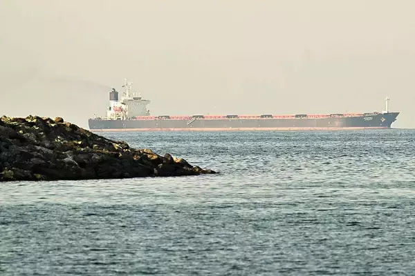 ホルムズ海峡への依存度低減へ、アラブ首長国連邦が新輸出拠点整備を計画