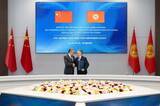 「キルギスのジャパロフ大統領 王毅外交部長と会談」の画像1
