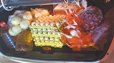 春節連休、Uターンする車のトランクには両親の愛が「過積載状態」―中国