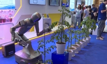 授粉・データ収集可能なスマート育種ロボットのエンボディドAI版を発表―中国