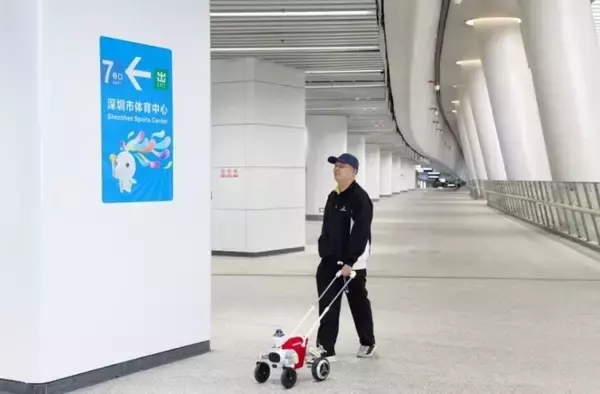 「深セン地下鉄でスマート盲導犬のテスト運用スタート―中国」の画像