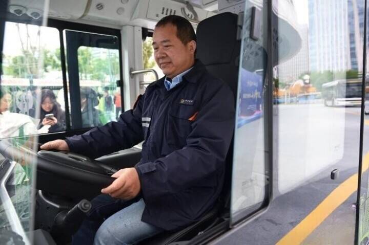 ラストワンマイルを円滑に、成都で新型純電動バスが公開―中国