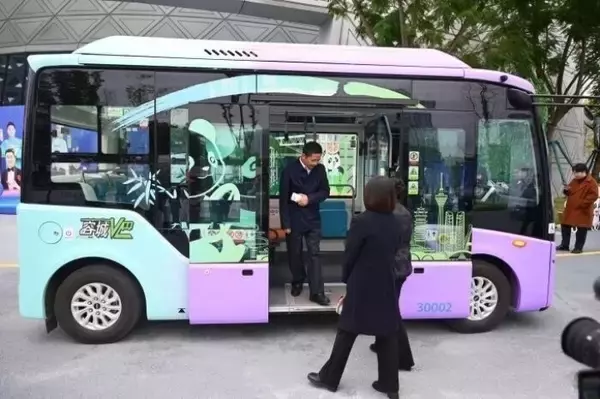 「ラストワンマイルを円滑に、成都で新型純電動バスが公開―中国」の画像