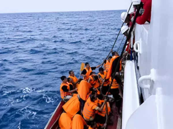 ベトナム籍船舶が南海で遭難・沈没 中国側が44人を救助