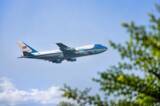 「トランプ大統領一行が中国からの贈り物を投げ捨て？AI使ったフェイク情報拡散―独メディア」の画像1