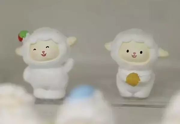 「来年の干支・羊デザインの商品が早くも売り場に並ぶ義烏―中国」の画像