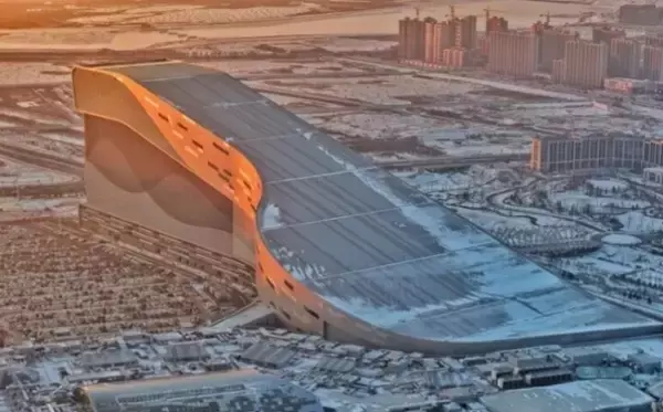 「ゲレンデ高低差最大85メートル、吉林省初の大型屋内スキー場がオープン―中国」の画像