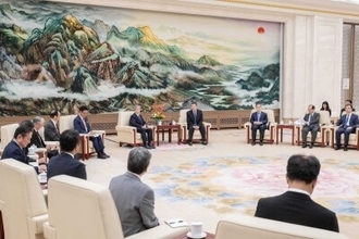 何副総理、日本国際貿易促進協会訪中団と会談