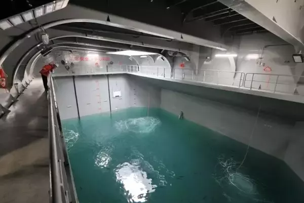 「サーモンが10万トン級養殖工船へ「引っ越し」―山東省煙台市」の画像